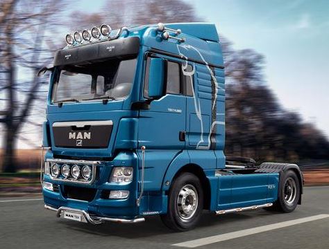 Revell of Germany 07426 1:24 MAN TGX XLX Euro 5 Truck Plastic Model Kit