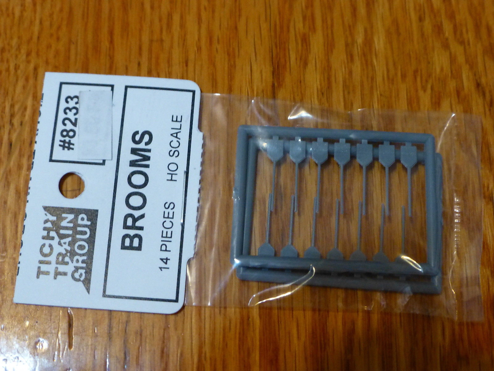 Tichy 8233 HO Brooms 14 Pack