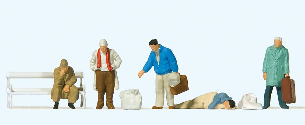 Preiser 14119 HO Men In Front of Railway Station Figures (Set of 5)