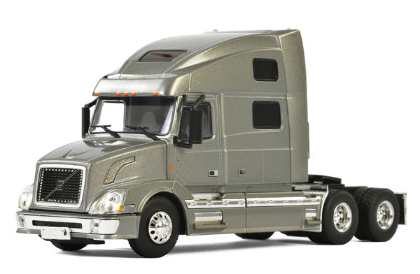WSI 33-2030 1:50 Volvo VN780 6x4 with Sleeper in Silver, Cab Only
