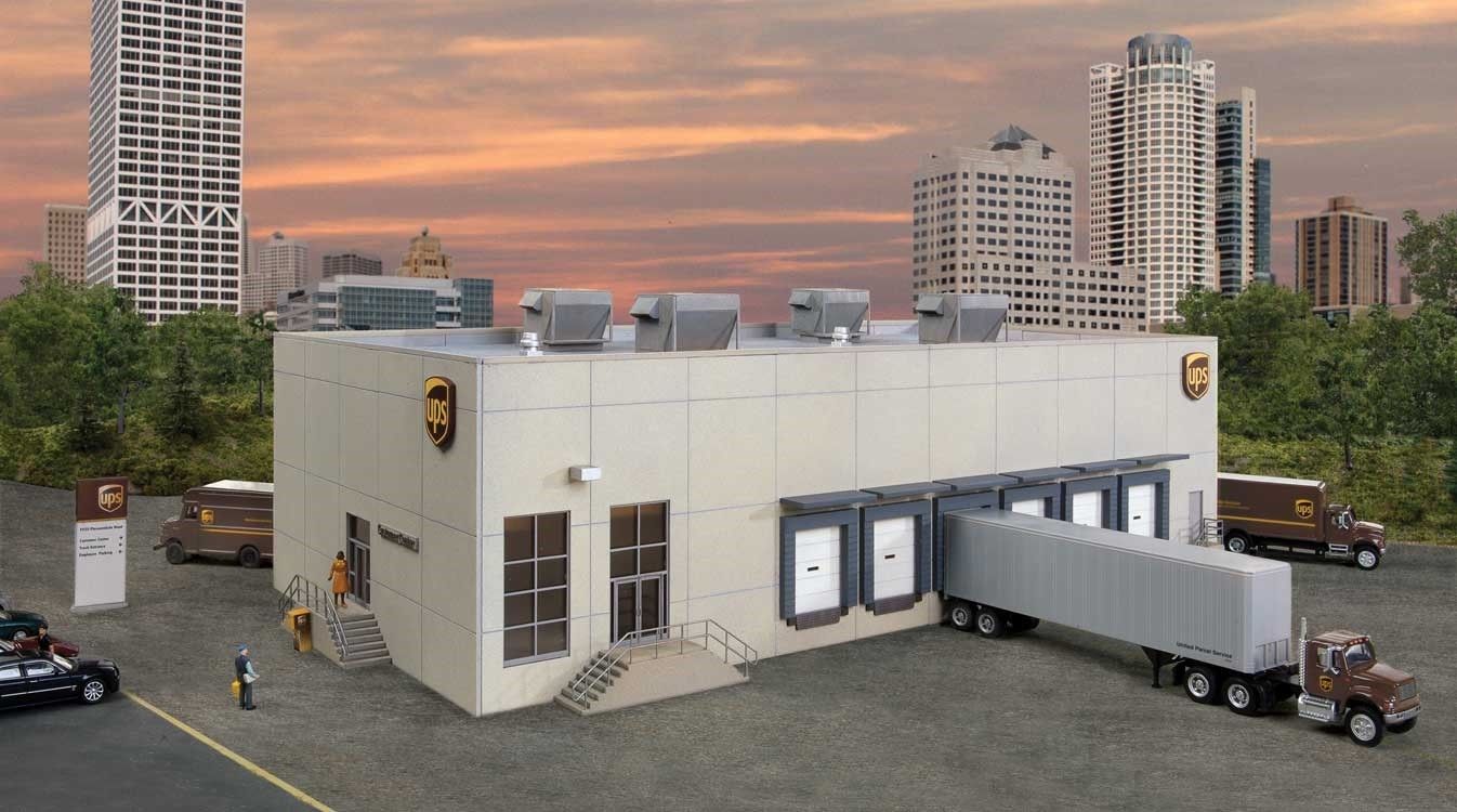 Walthers 933-4110 HO UPS® Hub with Customer Center Industrial Building Kit