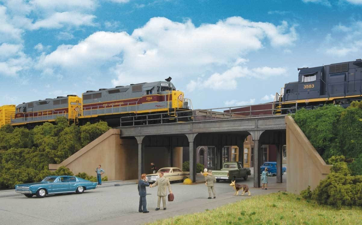 Walthers 933-4561 HO Urban Steel Overpass Kit