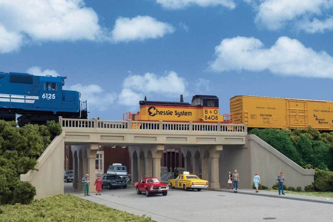 Walthers 933-4560 HO Urban Concrete Overpass Kit