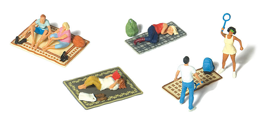 Preiser 10697 HO Scale On The Lawn Figures (Auf Dem Rasen) (Set of 6)