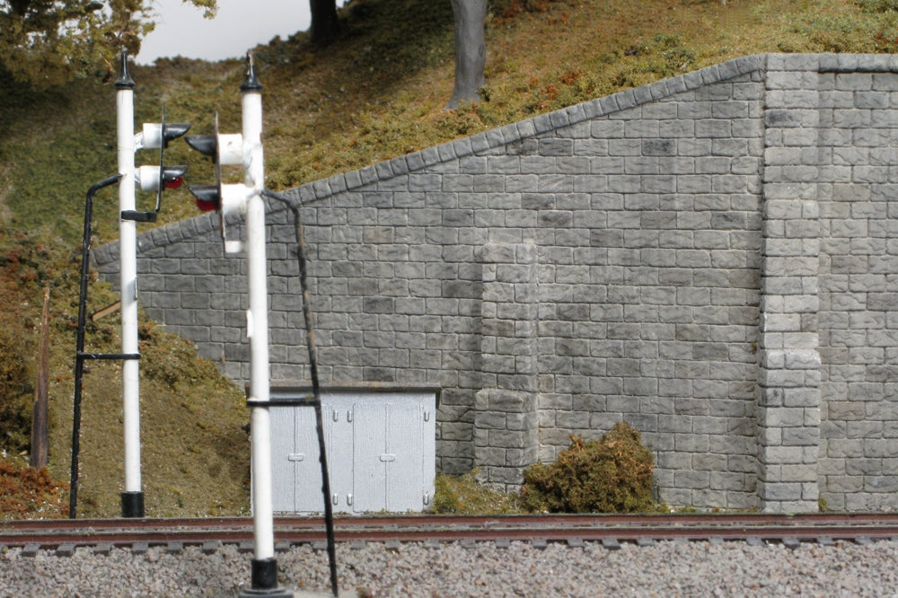 Monroe Models 102 HO Wing Walls for Bridge Abutment (Pack of 2)