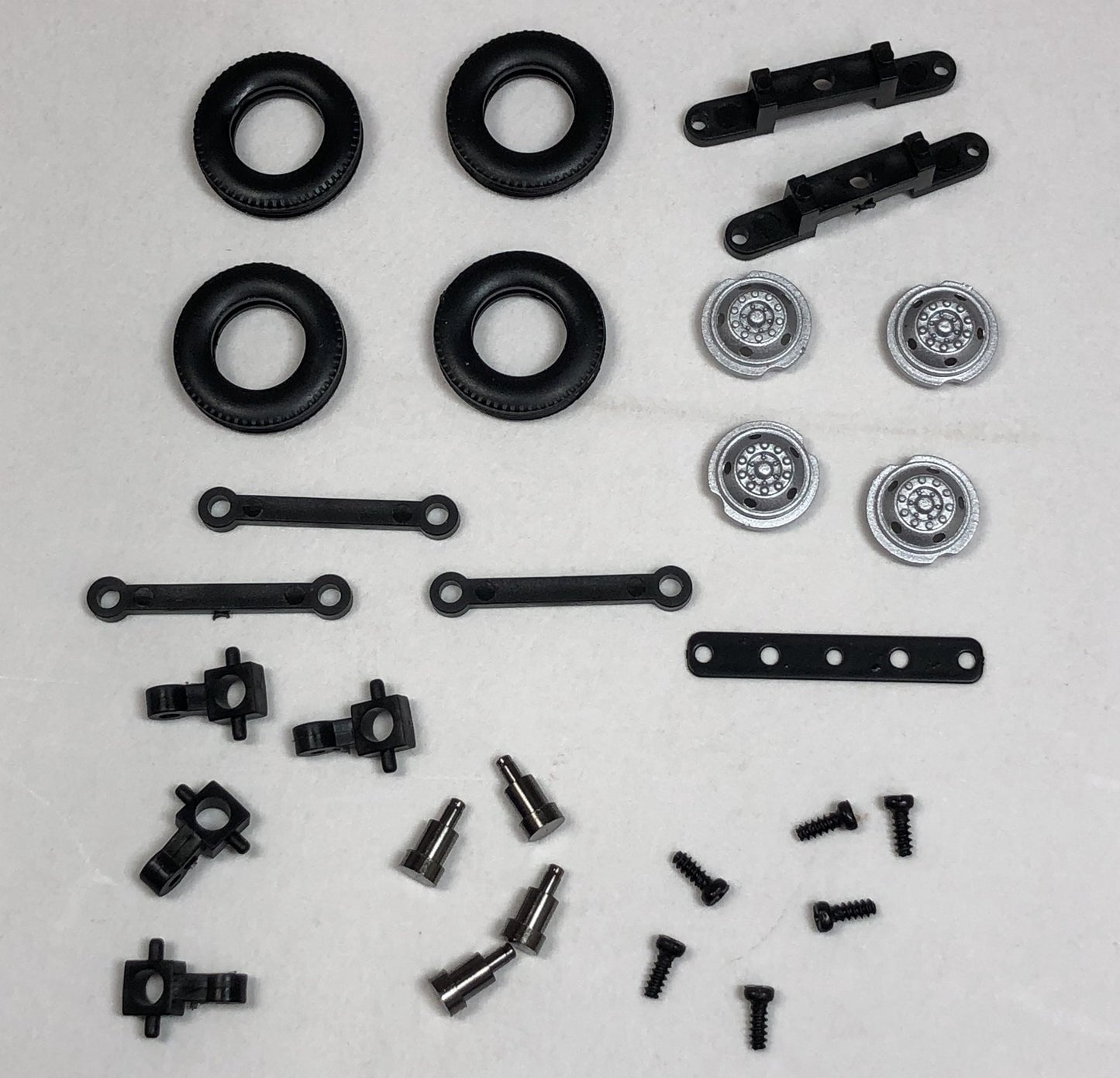 Rapido Trains 102077 HO Bus & Truck Steerable Front Axle with Wheels/Tires