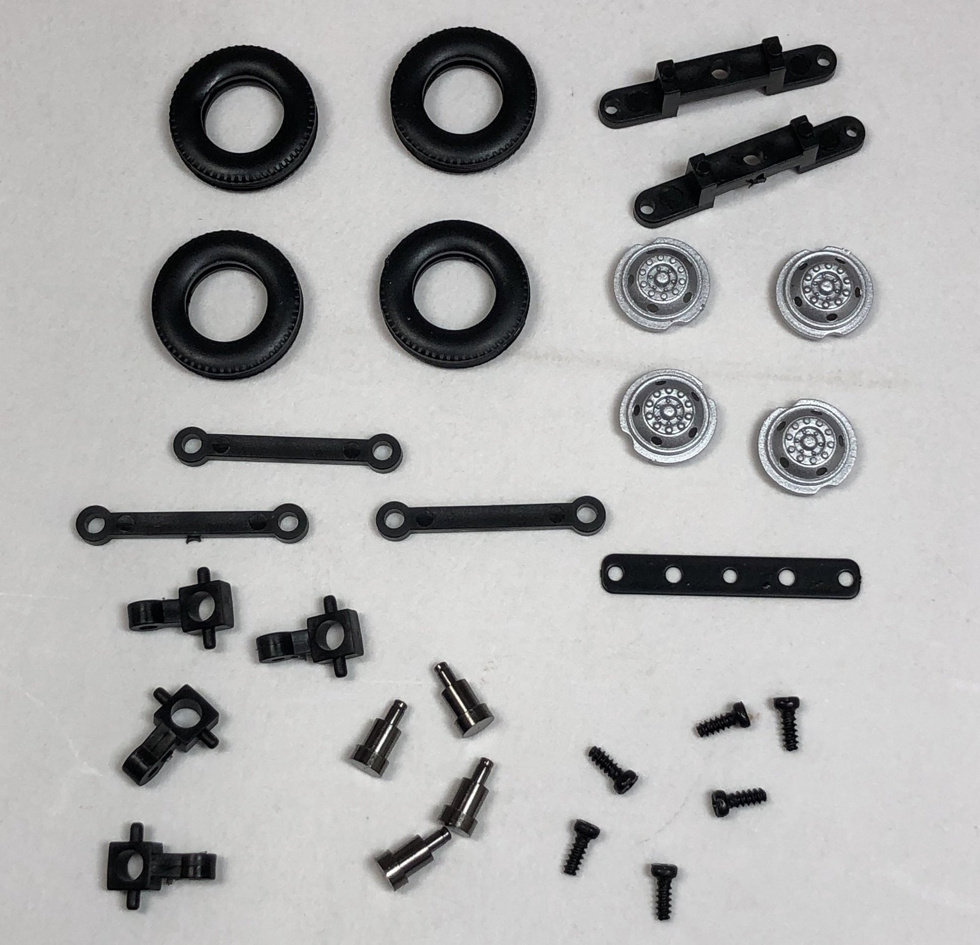 Rapido Trains 102077 HO Bus & Truck Steerable Front Axle with Wheels/Tires