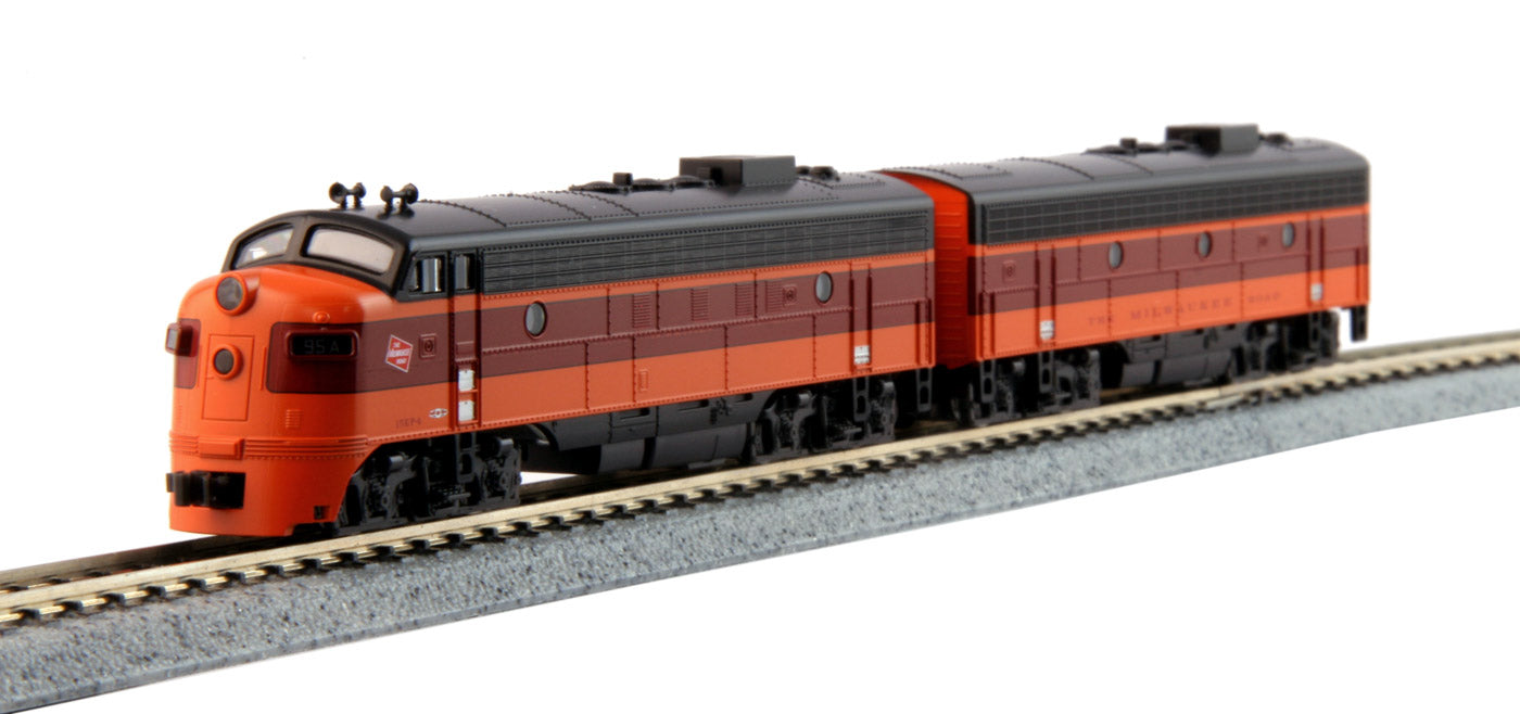 Kato 106-0431 N Milwaukee EMD FP7A & F7B Diesel Locomotive Set (Set of 2)