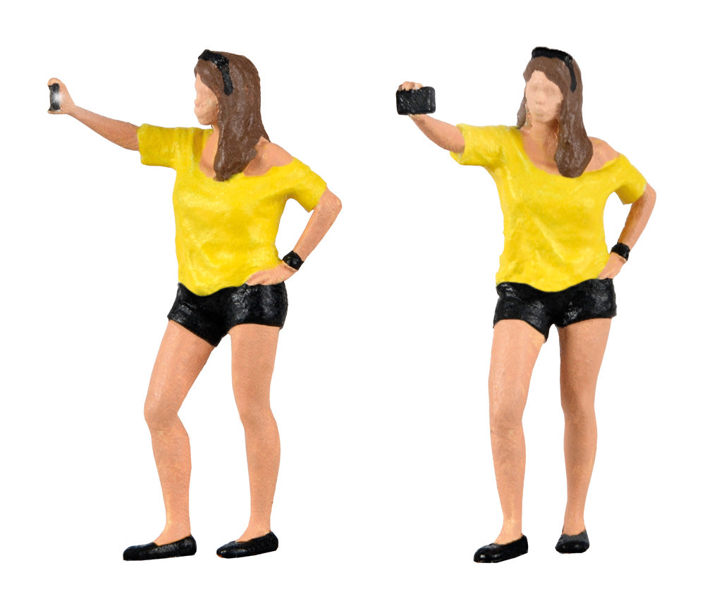 Viessmann Modellspielwaren 1551 HO Woman Snaps Selfie with Flashlight Figure