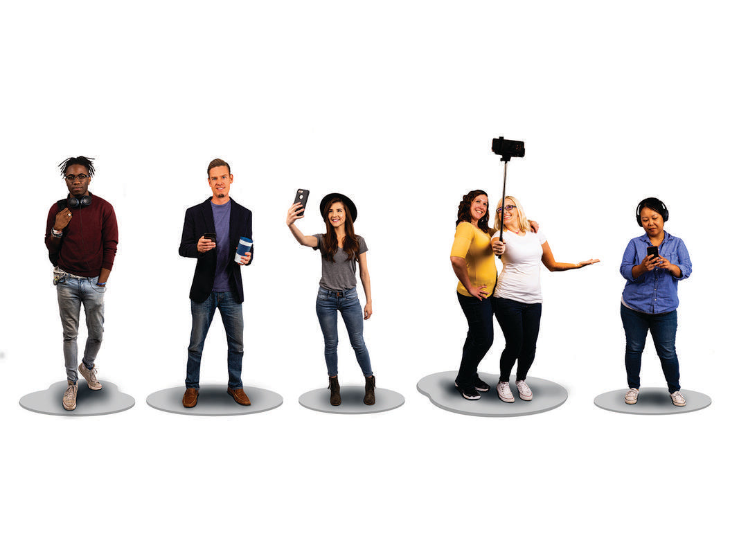 Lionel 1930060 O People With Cellphone Figures (Set of 5)
