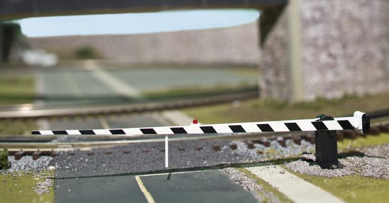 Atlas 6949 O Red & White Operating Crossing Gate