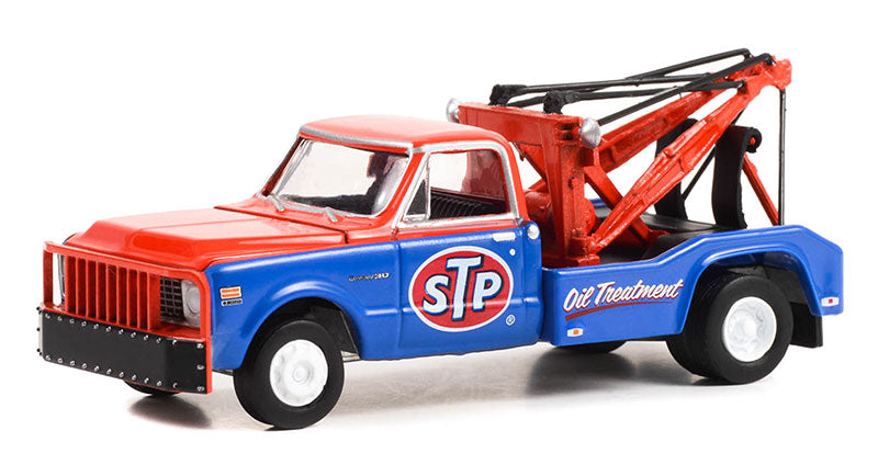 Greenlight Collectibles 46110-B 1:64 STP Oil - Chevrolet C-30 Dually Wrecker