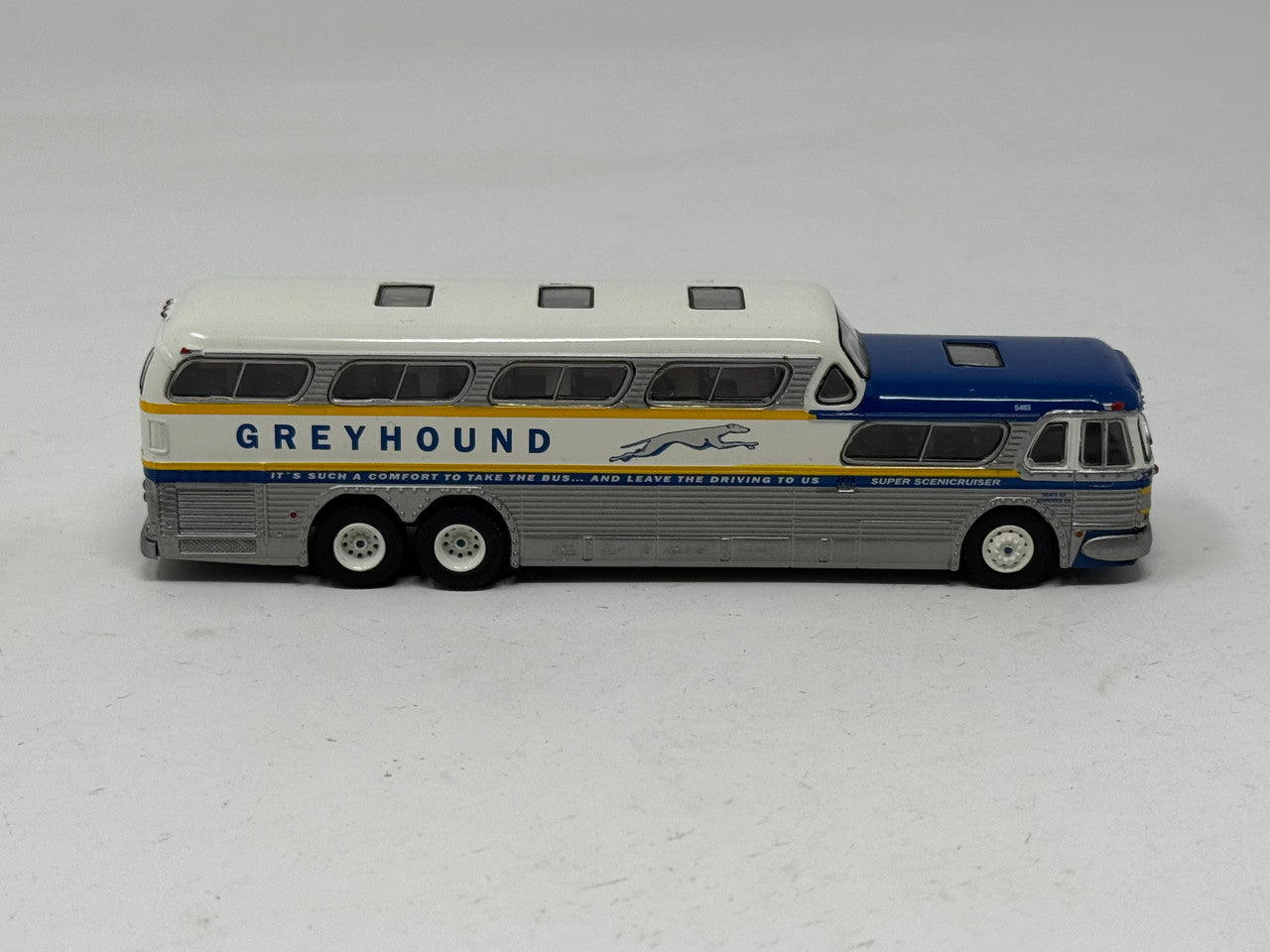 Brekina Automodelle 61304 HO 1954-1956 GMC PD-4501 Scenicruiser Bus