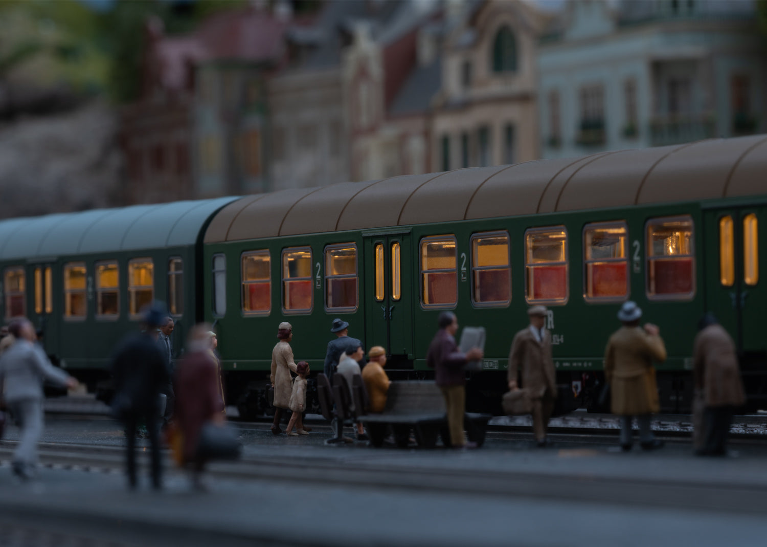 Marklin 42580 HO DR Halberstadt Center Entry Car Passenger Car Set