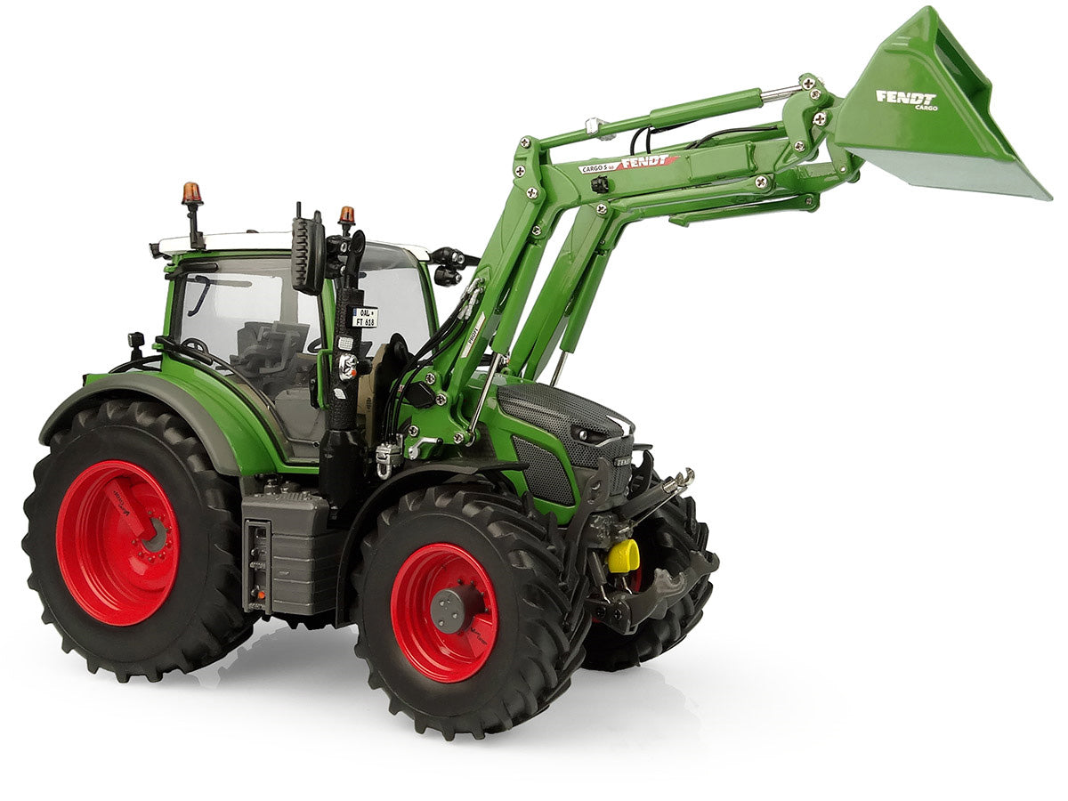 Universal Hobbies 6688 1:32 Fendt 620 Vario Tractor with Front Loader