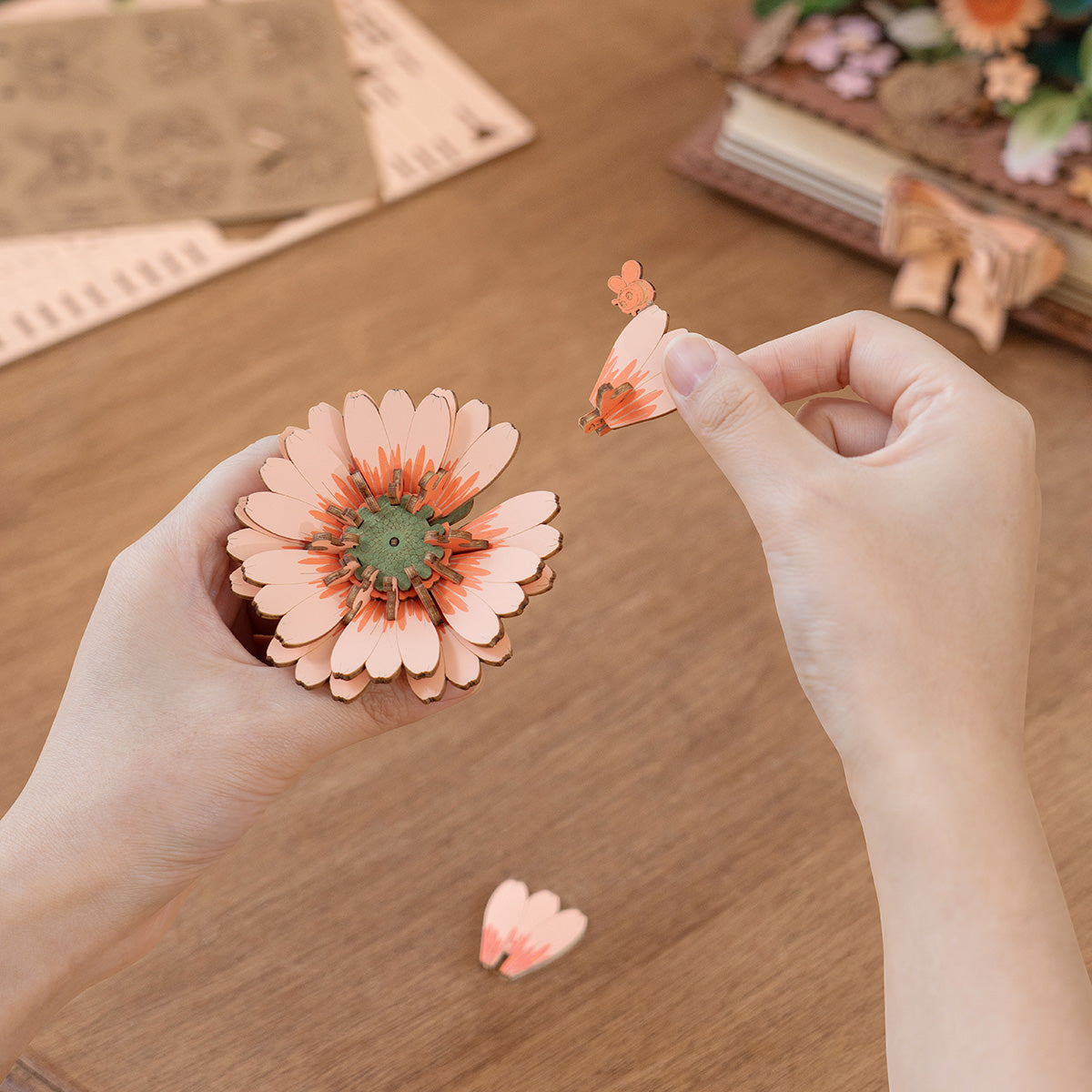 Robotime TW04H Rowood Wooden Blooming Book DIY Flower Bouquet 3D Puzzle