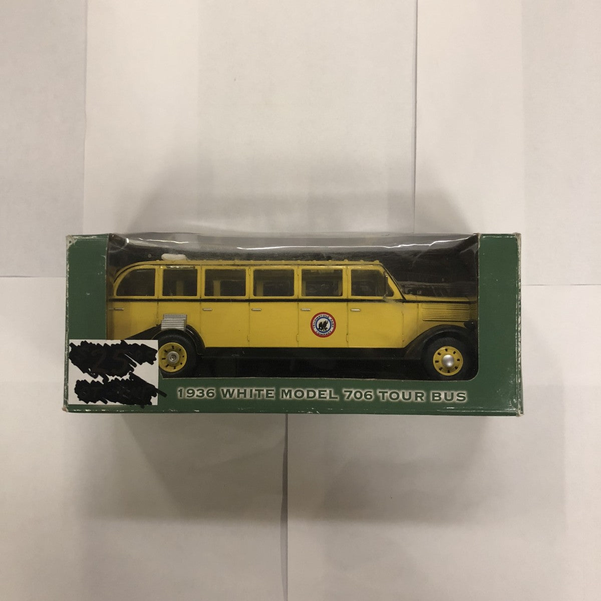 The Open Top Bus Company 70636 1:48 Yellow 1936 White Model 706 Tour Bus