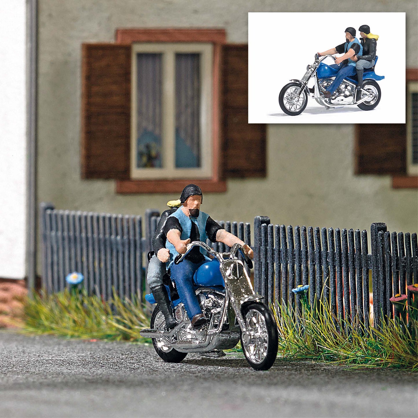 Busch 7860 HO American Motorcycle with Biker Couple Figure