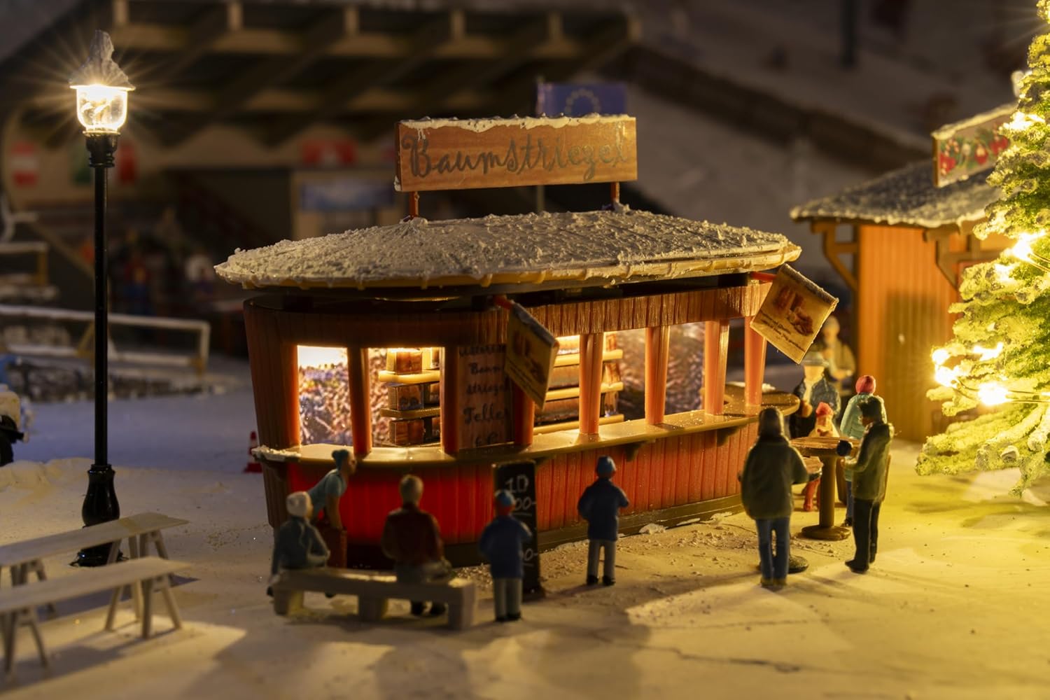 Faller 134006 HO 2 Christmas Market Stalls with Illuminated Christmas Tree Kit