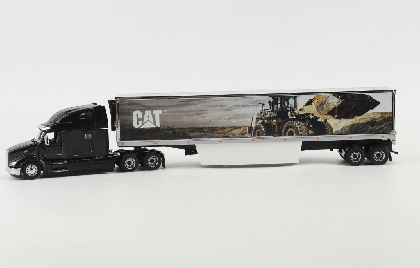 DieCast Masters 85768 1:50 Peterbilt 579 Ultra Loft Tractor w/Cat Mural Trailer
