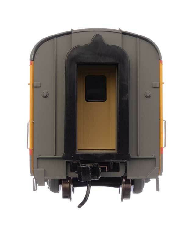 Walthers 920-9831 HO Union Pacific 85' Budd 10-6 Sleeper