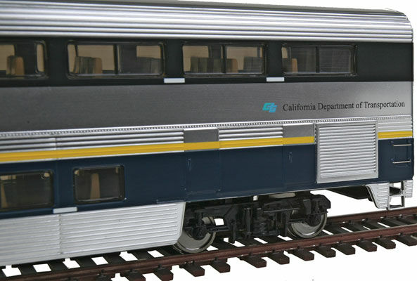 Walthers 920-12014 HO Amtrak California Lighted 85' PS Superliner I Coach RTR