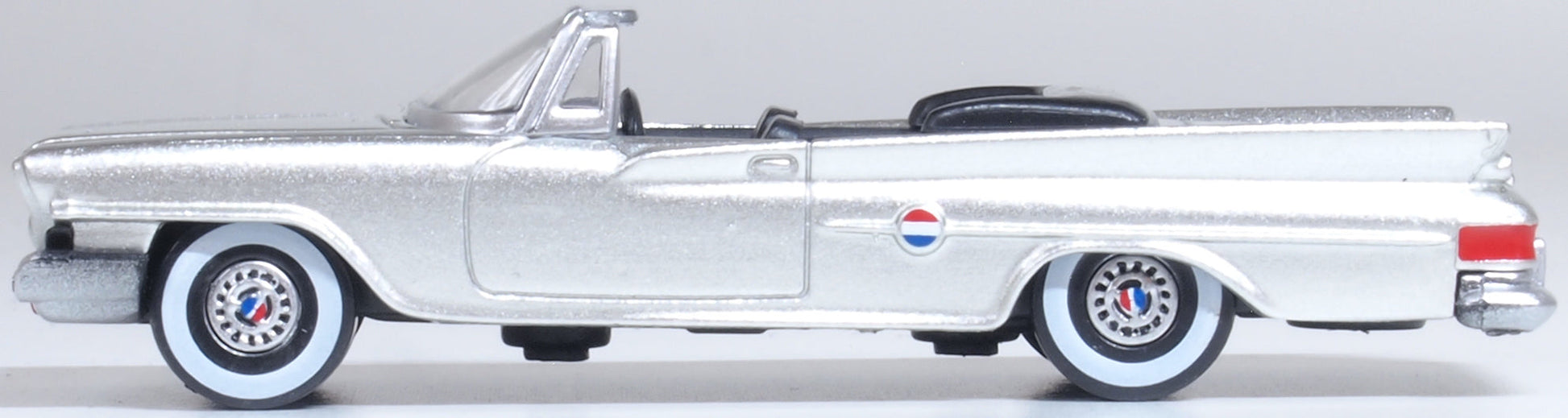 Oxford Diecast 87CC61007 1:87 1961 Chrysler 300 Convertible Diecast Model Car