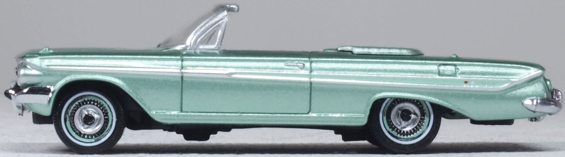 Oxford Diecast 87CI61007 1:87 1961 Chevy Impala Convertible Diecast Model Car