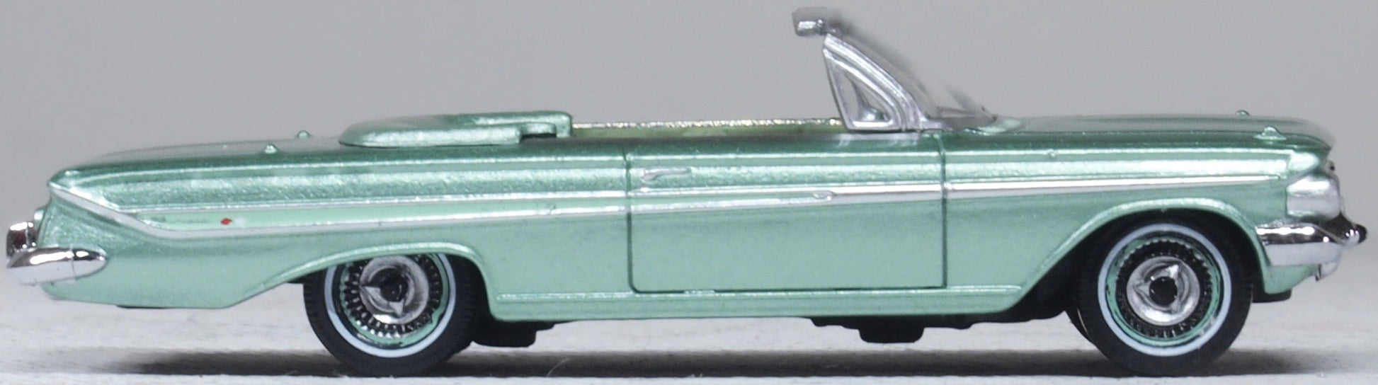 Oxford Diecast 87CI61007 1:87 1961 Chevy Impala Convertible Diecast Model Car