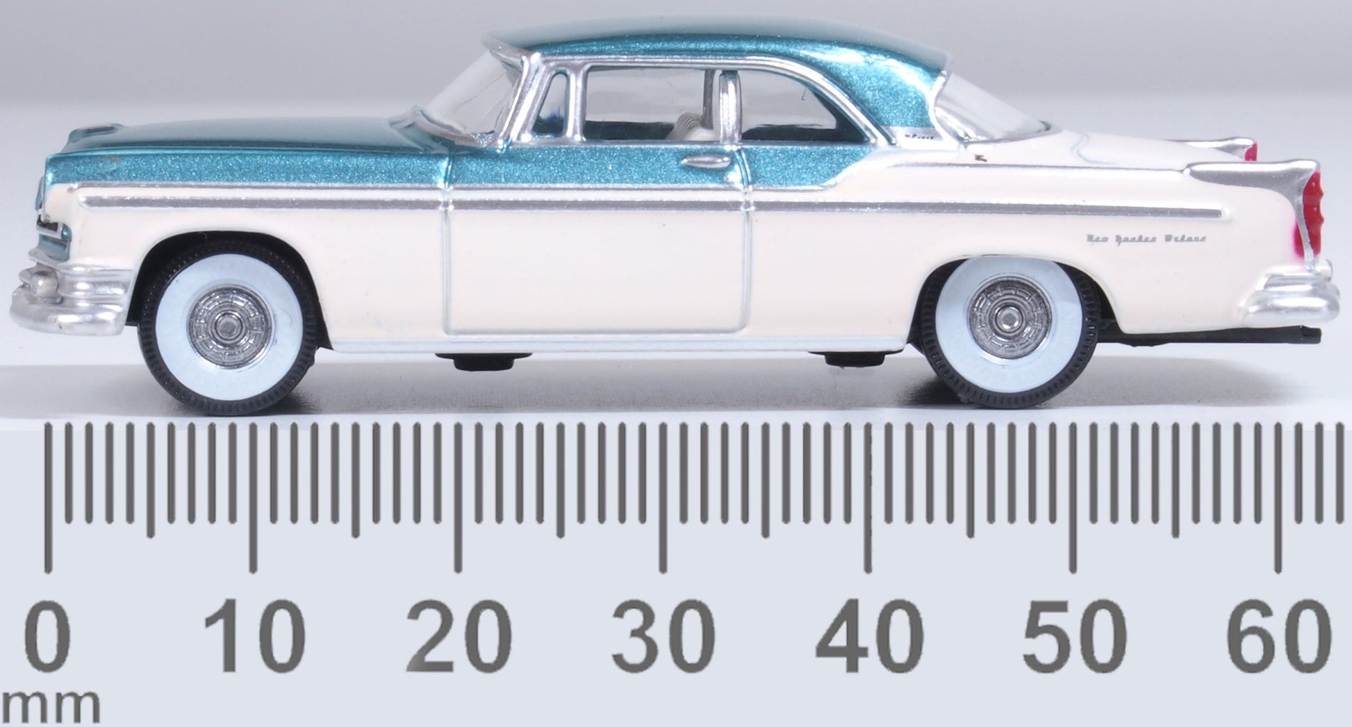 Oxford Diecast 87CNY55004 1:87 1955 Chrysler NY Deluxe St. Regis Diecast Car