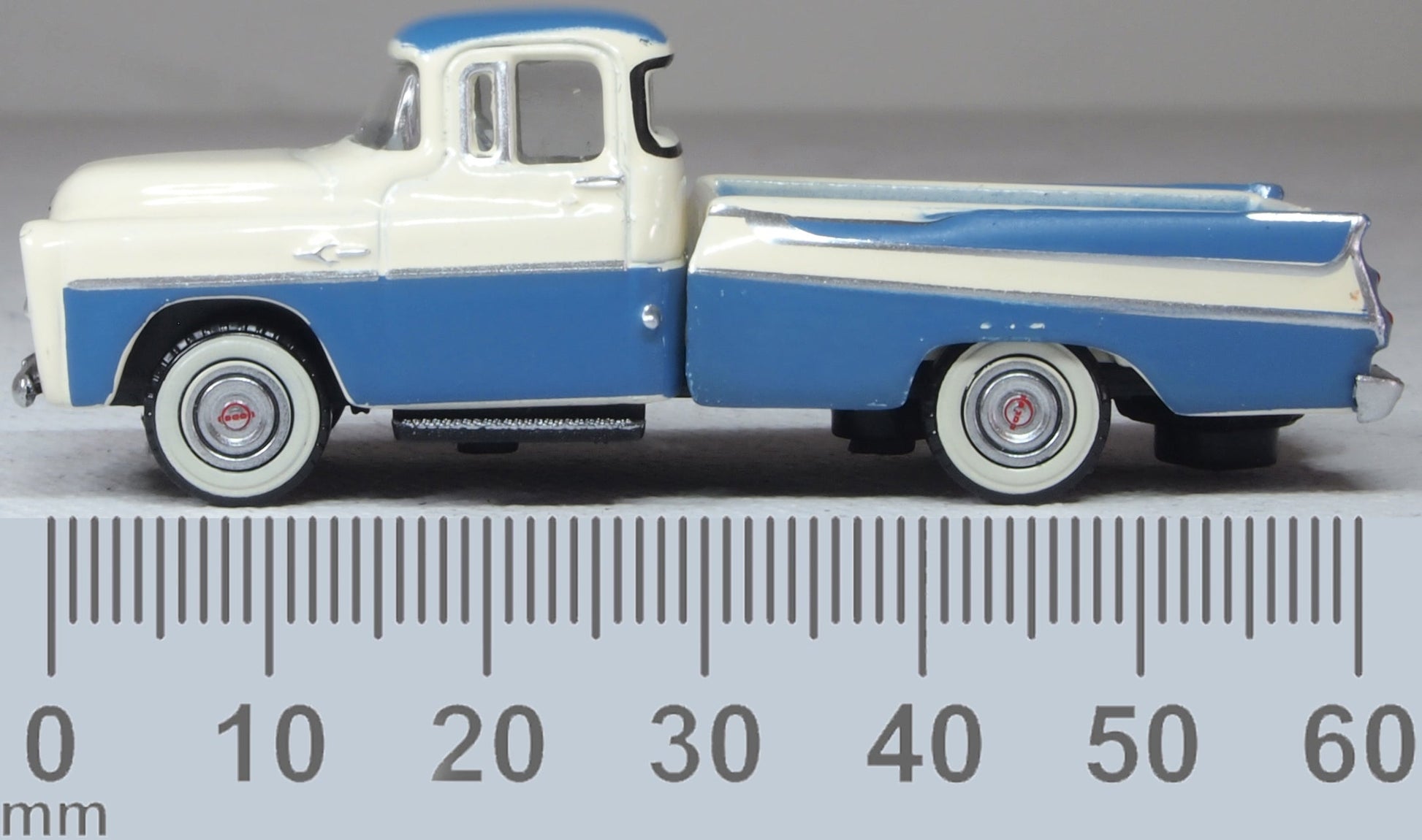 Oxford Diecast 87DP57005 1:87 1957 Dodge D100 Sweptside Pick Up Truck Diecast