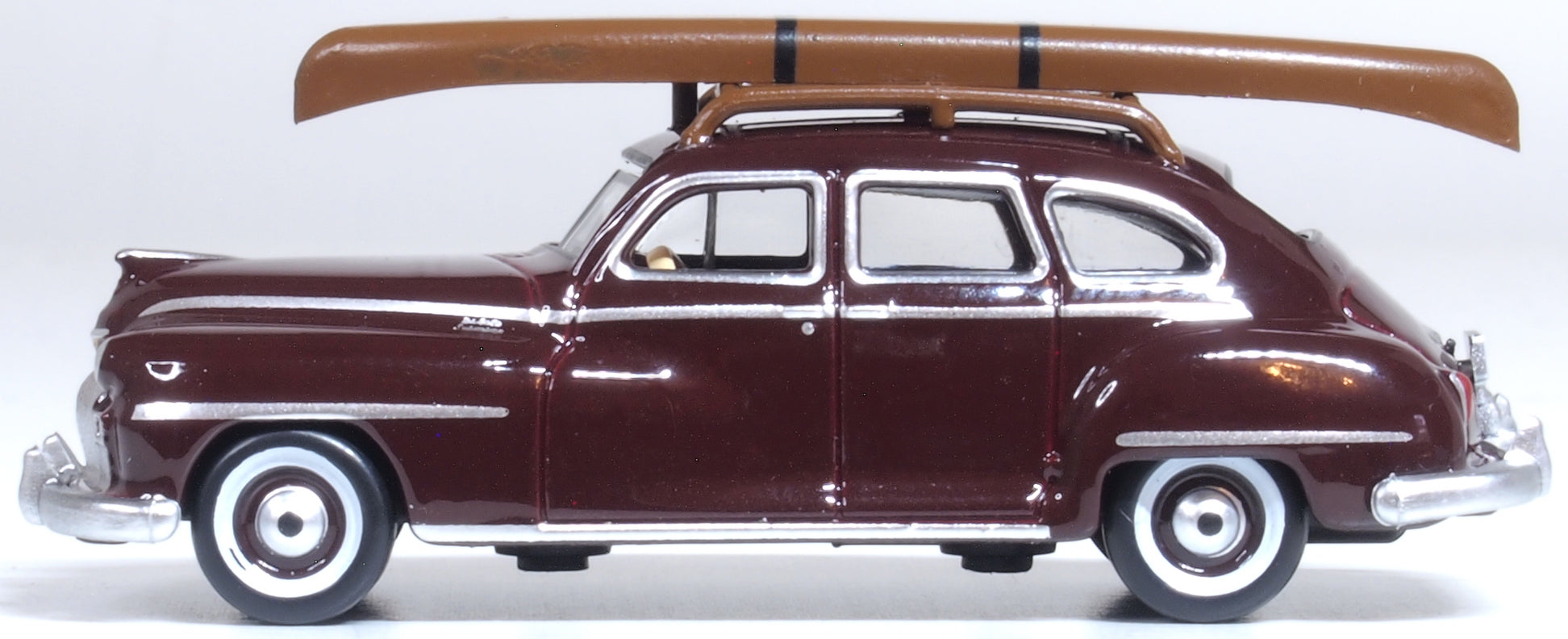 Oxford Diecast 87DS46007 1:87 '46-'48 Desoto Suburban Sedan w/ Canoe Diecast Car