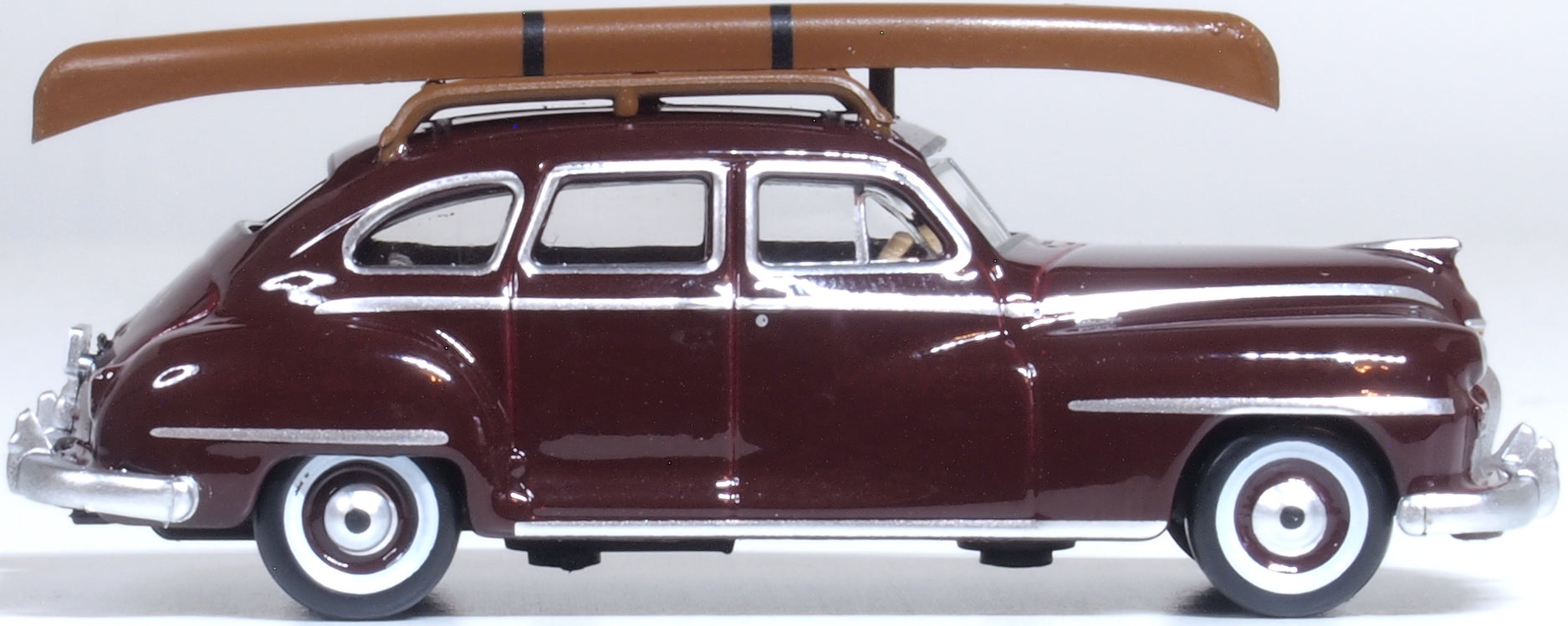 Oxford Diecast 87DS46007 1:87 '46-'48 Desoto Suburban Sedan w/ Canoe Diecast Car