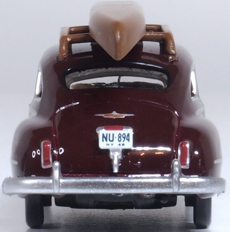 Oxford Diecast 87DS46007 1:87 '46-'48 Desoto Suburban Sedan w/ Canoe Diecast Car