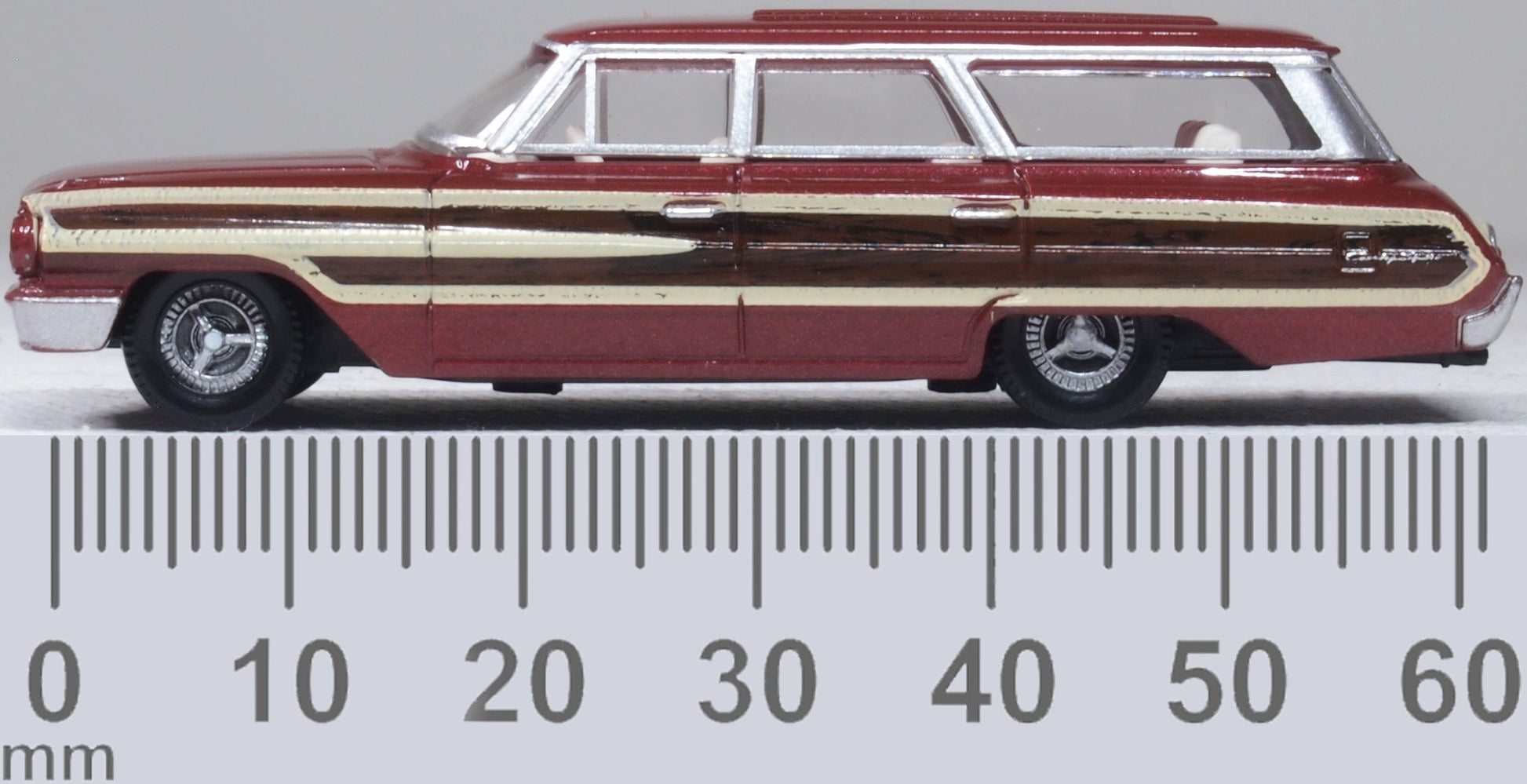 Oxford Diecast 87FC64003 1:87 1964 Ford Country Sedan Station Wagon Diecast Car