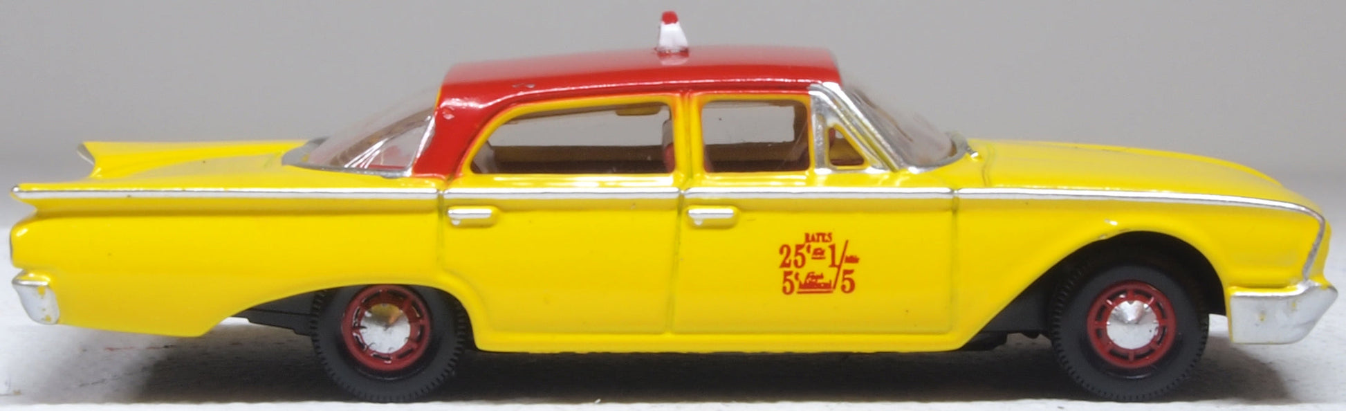Oxford Diecast 87FF60003 1:87 NYC Taxi 1960 Ford Fairlane 500 Town Sedan Diecast