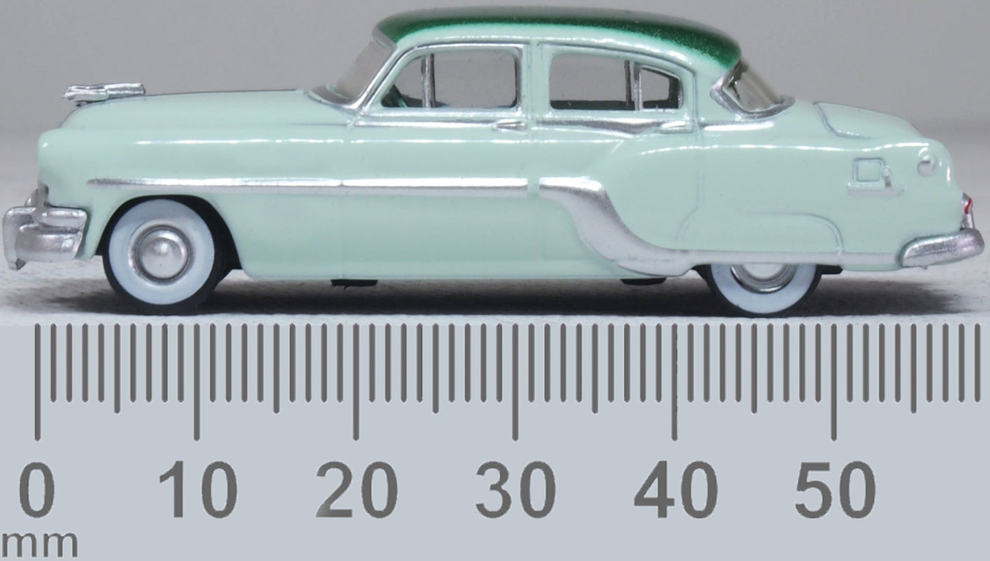 Oxford Diecast 87PC54005 1:87 1954-1965 Pontiac Chieftain 4-Door Sedan Diecast