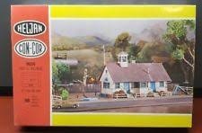 Con-Cor 9036 HO Scale School House with Playground Kit