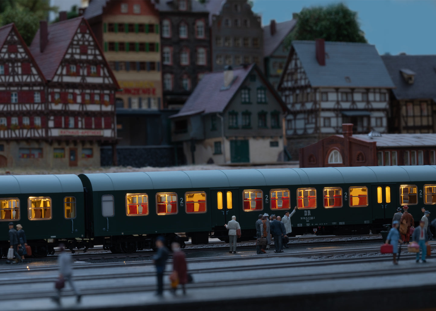 Marklin 42580 HO DR Halberstadt Center Entry Car Passenger Car Set