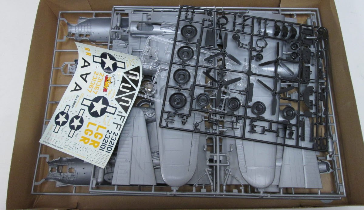 Monogram 5600 1:48 Scale B-17G Flying Fortress Military Aircraft Plane Model Kit