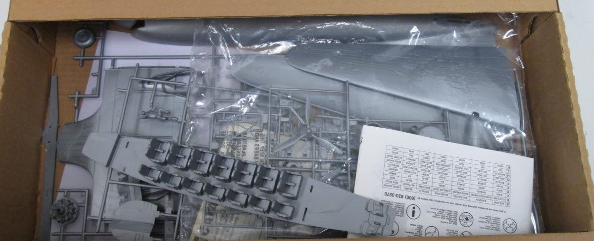 Monogram 5610 1:48 Scale Eastern Airlines DC-3 Aircraft Plane Model Kit