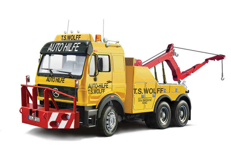 Italeri 93808 1:24 Mercedes-Benz Wrecker Truck Plastic Model Kit