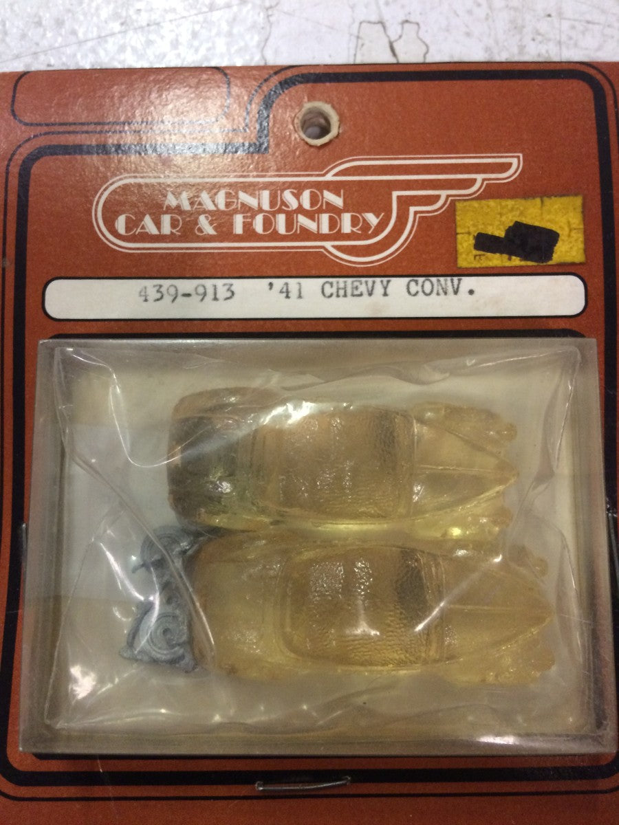 Magnuson Models 439-913 1:87 HO 1941 Chevrolet Convertible Kit (2)