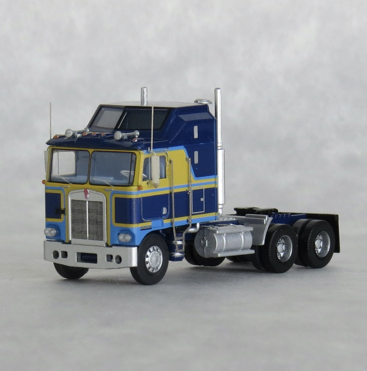 Trainworx Inc. 41066 N Potomac Blue & Yellow Kenworth K100 Aerodyne Tractor