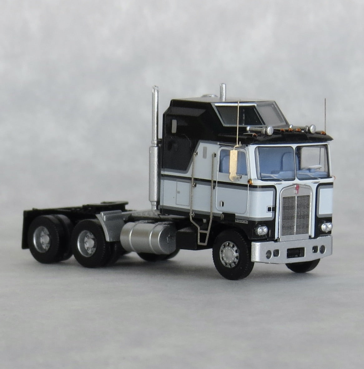 Trainworx Inc. 41065 N Potomac Black & White Kenworth K100 Aerodyne Tractor