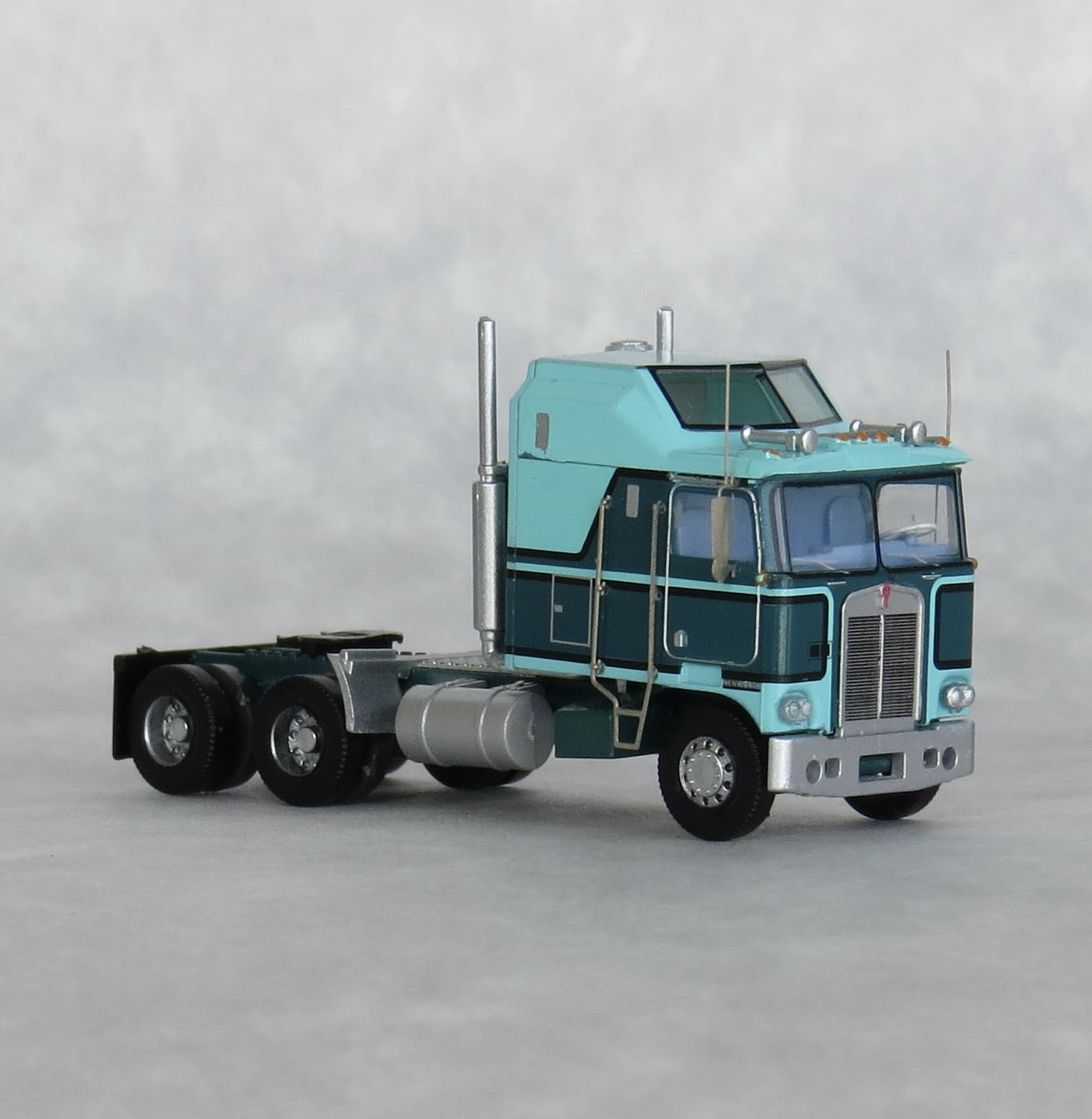 Trainworx Inc. 41064 N Potomac Green & Green Kenworth K100 Aerodyne Tractor