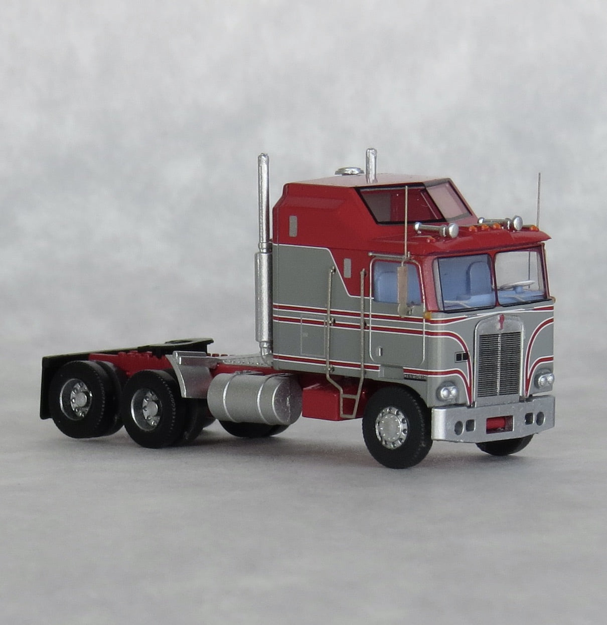 Trainworx Inc. 41061 N Salem Gray & Red Kenworth K100 Aerodyne Tractor