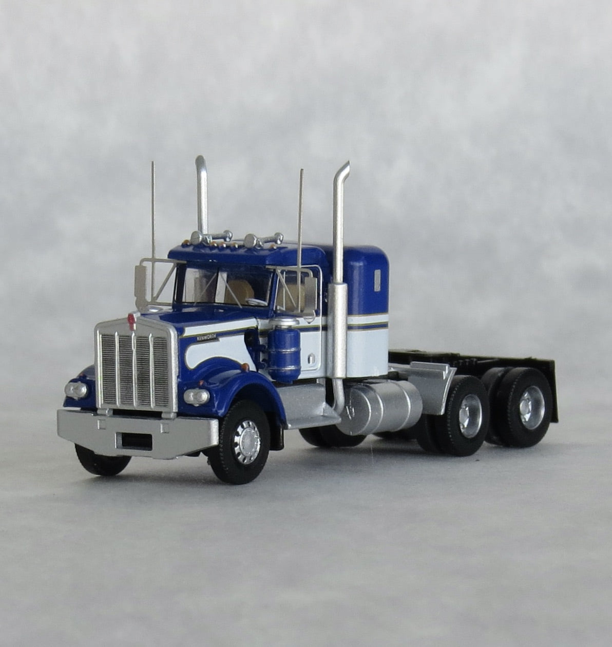 Trainworx Inc. 49034 N Seminole Blue & White Kenworth W900 36" Sleeper Tractor