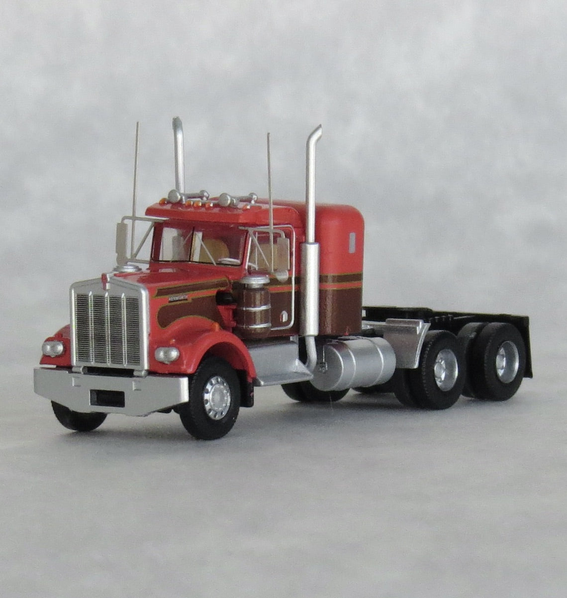 Trainworx Inc. 49033 N Seminole Orange & Brown Kenworth W900 36