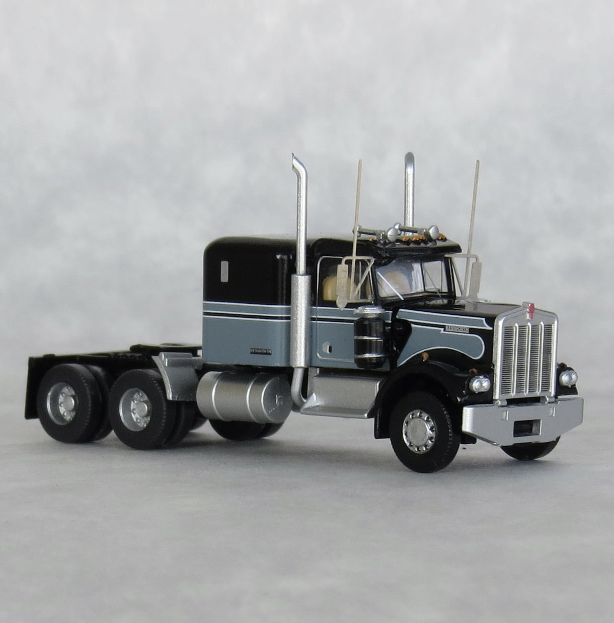 Trainworx Inc. 49041 N Seminole Black & Gray Kenworth W900 VIT Tractor